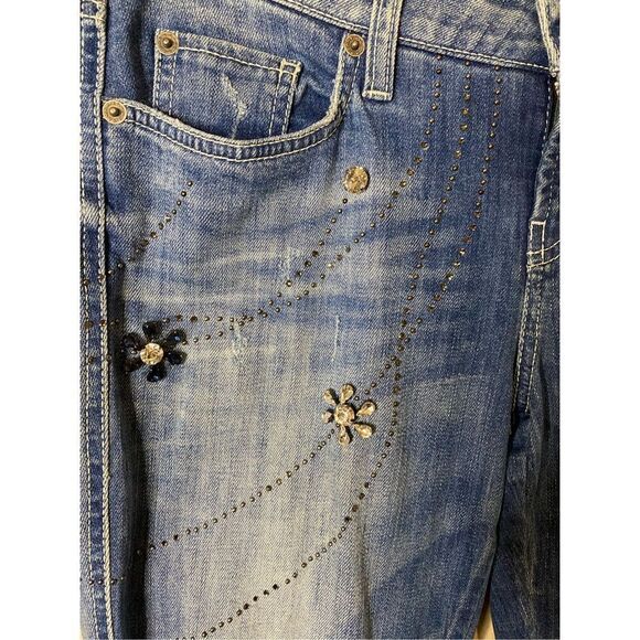 Size 8, distressed with crystal embellishment Cambio jeans Liu style short. - Picture 2 of 9
